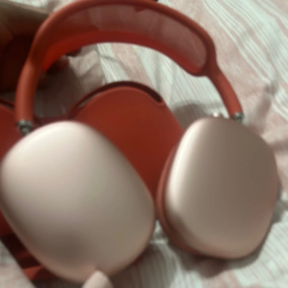 Apple AirPods Max in Red. They’re in excellent/good condition.